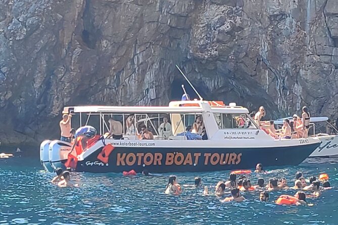 Blue Cave tour and lunch at the local Restaurant, all inclusive - 5h duration - The Blue Cave and its blue light