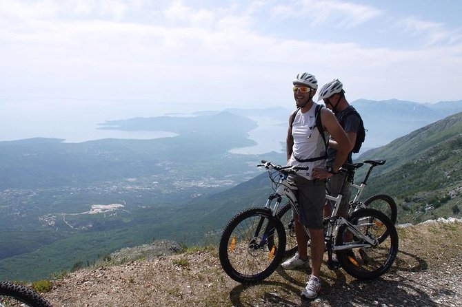 Express Cable Car ascent & 25Turns Epic Bike Descent. - The café stop and what to carry