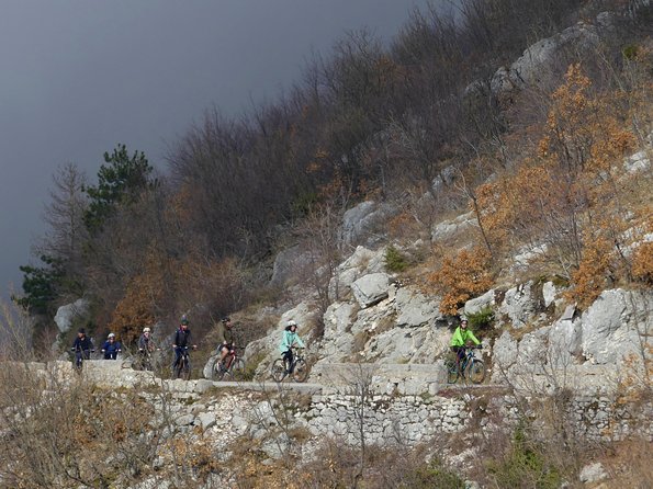 Express Cable Car ascent & 25Turns Epic Bike Descent. - Meeting in Skaljari, not at the cruise port