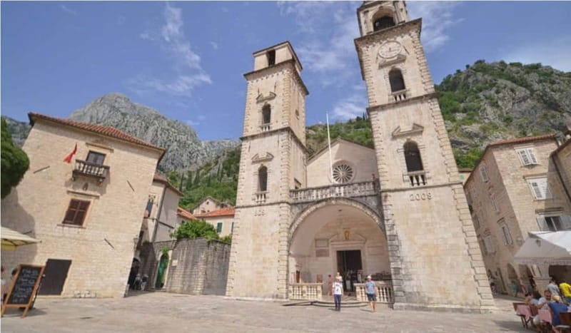 From Dubrovnik: Montenegro Day Trip with Boat Cruise - Cruising into Kotor instead of arriving by road