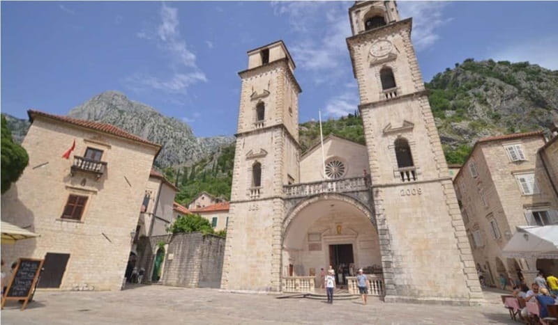 From Dubrovnik: Montenegro Day Trip with Cruise in Kotor Bay - Guides, group rhythm, and communication