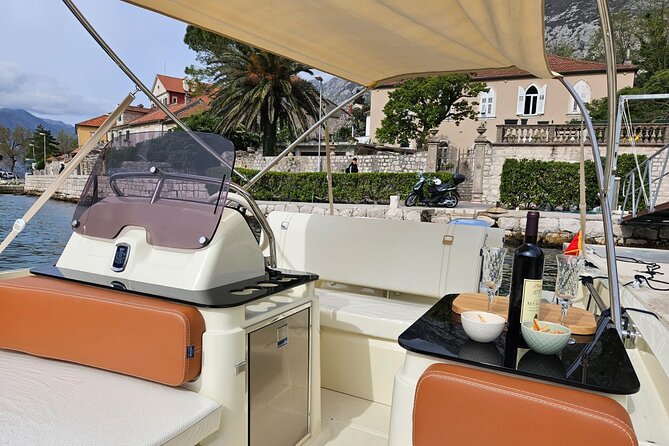 Private Lux 3.5h Speedboat Our Lady of the Rock and Blue Cave - What the skipper adds to the day