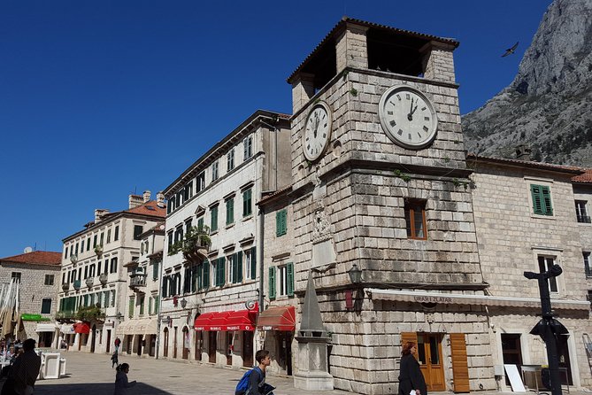 Private Walking tour with Wine and Food - A Montenegrin meal around Trg Sv. Tripuna