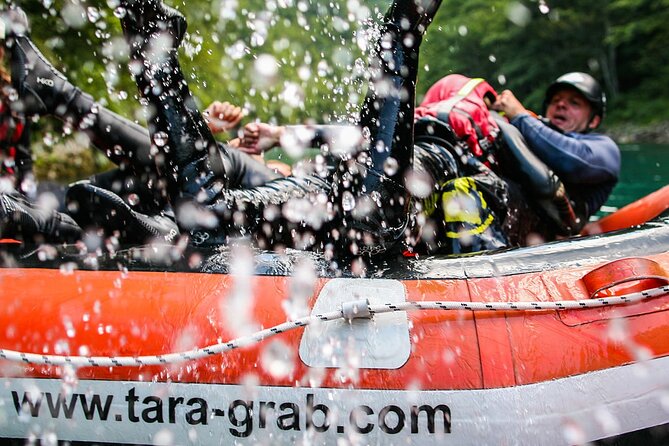 Rafting Adrenalin 7km - Traditional lunch beside the river