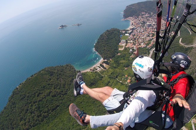Relaxing flight in Petrovac - What happens at Paragliding Beauty Montenegro
